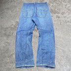 2001 engineered Levi's - 32W x 29L