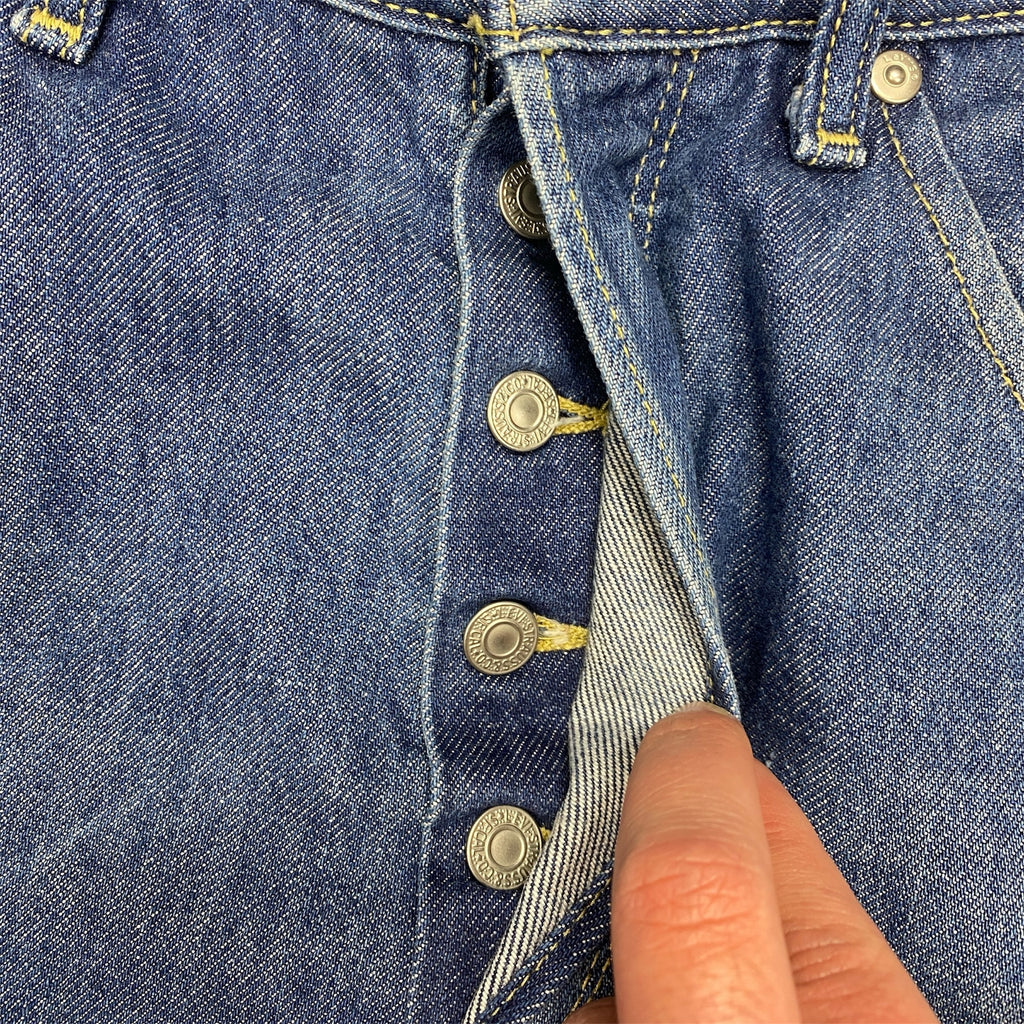 2001 engineered Levi's - 32W x 29L