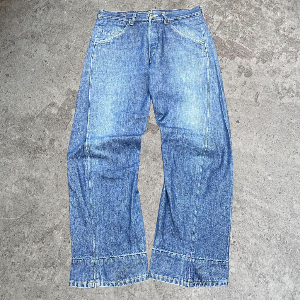 2001 engineered Levi's - 32W x 29L