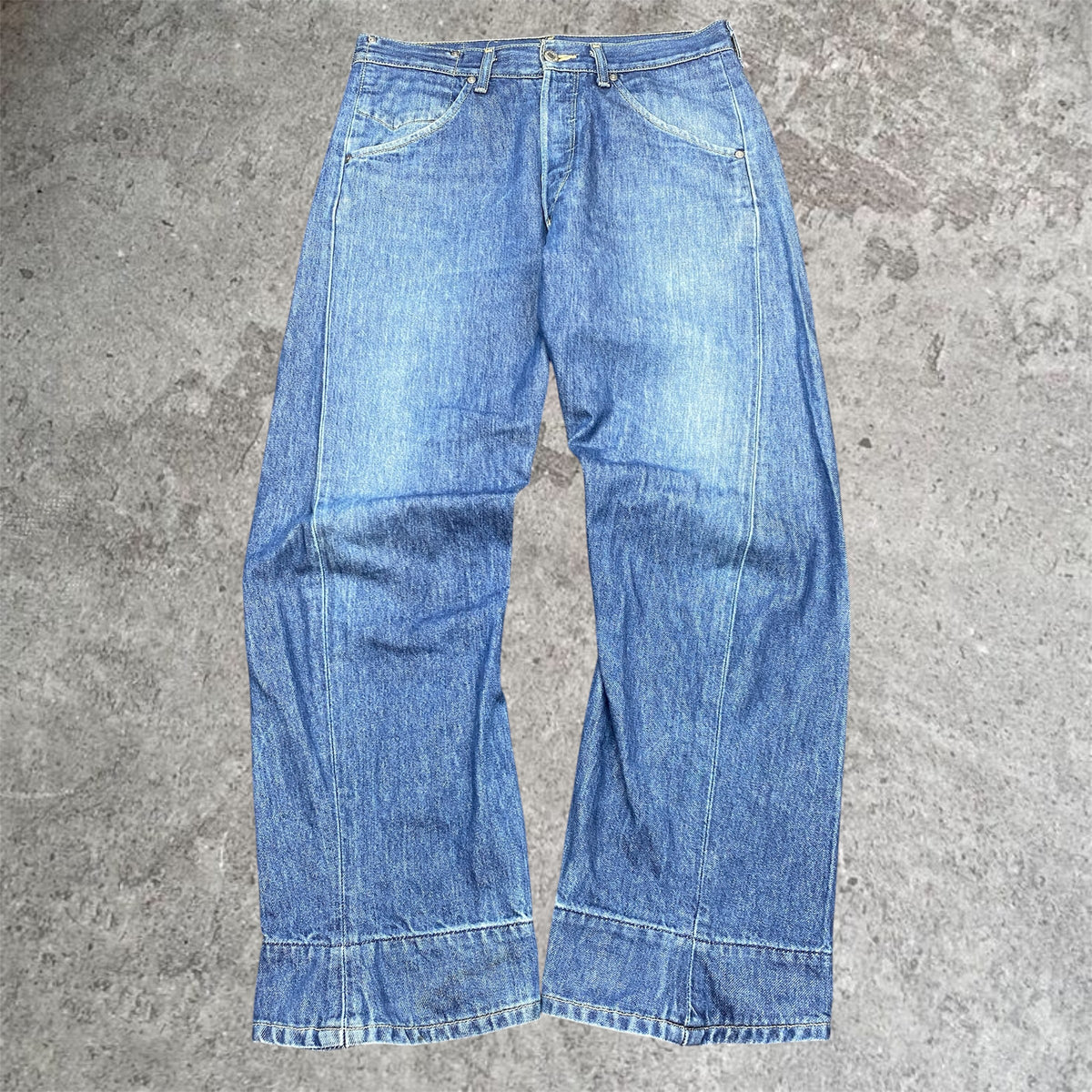 2001 engineered Levi's - 32W x 29L