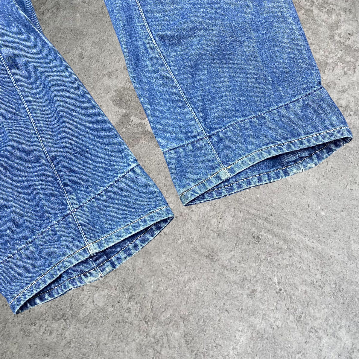 2001 engineered Levi's - 32W x 29L