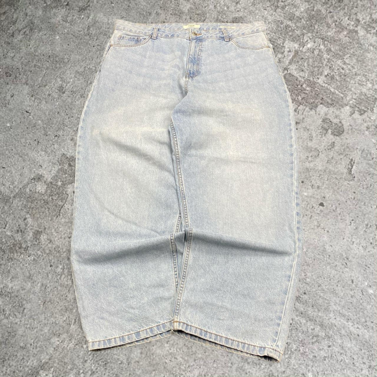 Insanely baggy wide leg Fitetrap washed jeans, measures 40W x 40.5” outseam length