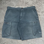 Sick 2000s embroidered Nike cargo shorts, measures 38W x 21” outseam