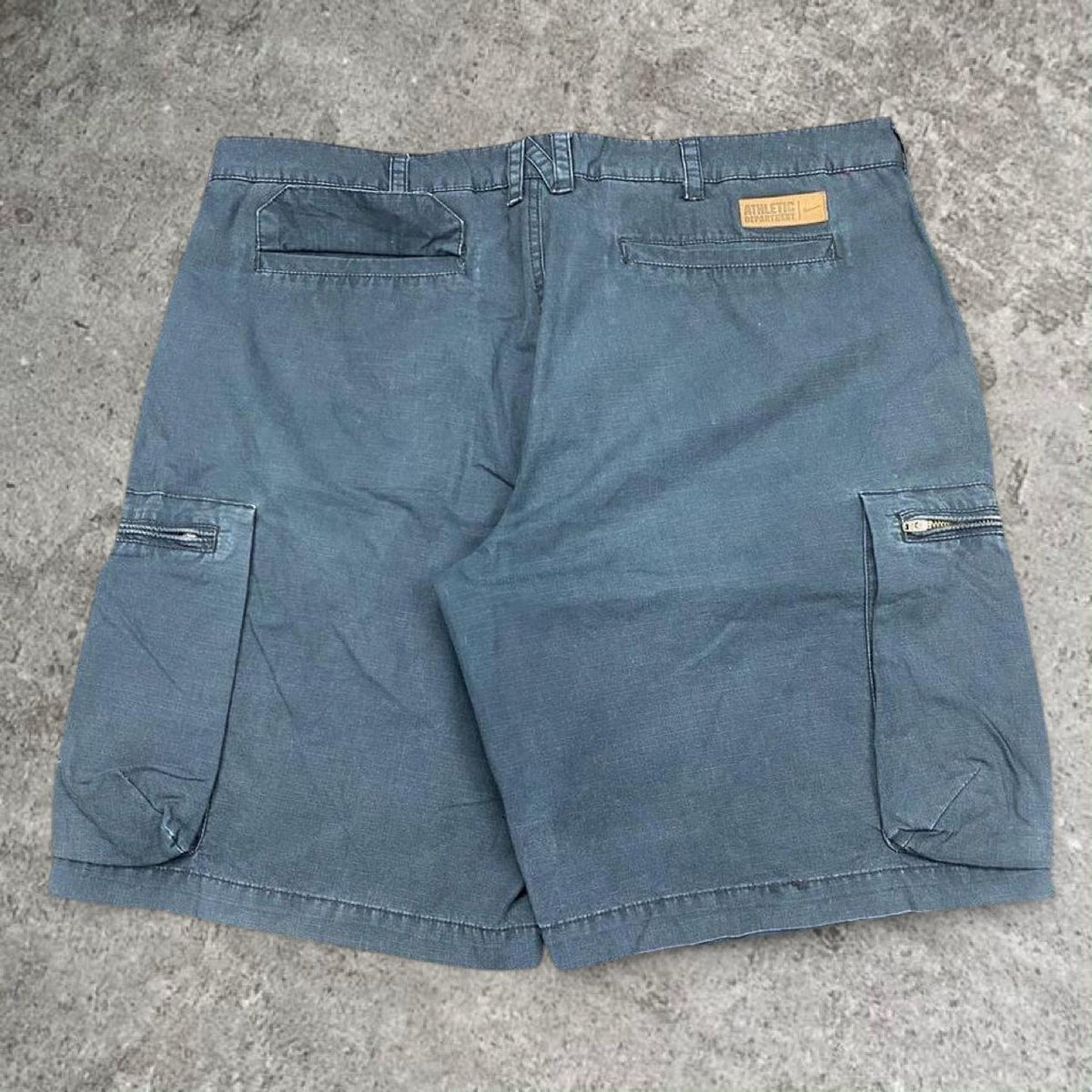 Sick 2000s embroidered Nike cargo shorts, measures 38W x 21” outseam