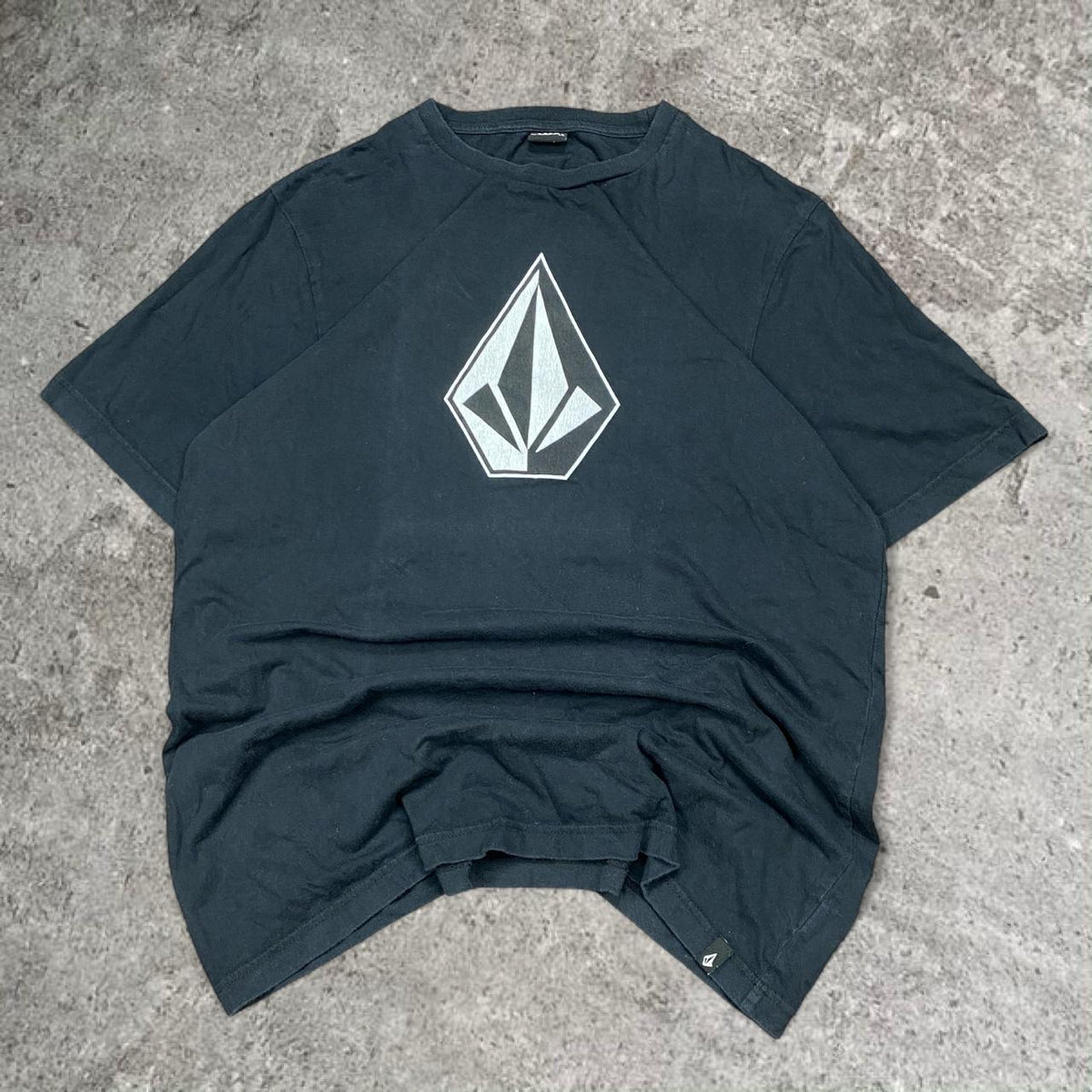 Sick 2000s Volcom graphic surf tee, fits M mens best