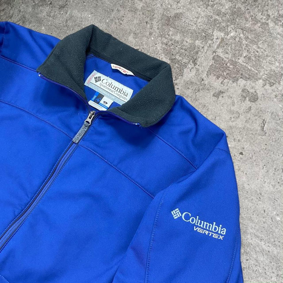Sick 2000s Colombia Vertex soft shell embroidered jacket, fits L mens best