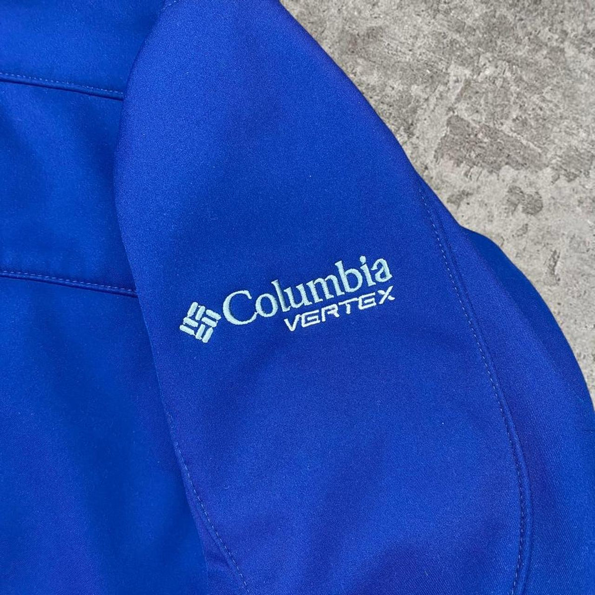 Sick 2000s Colombia Vertex soft shell embroidered jacket, fits L mens best
