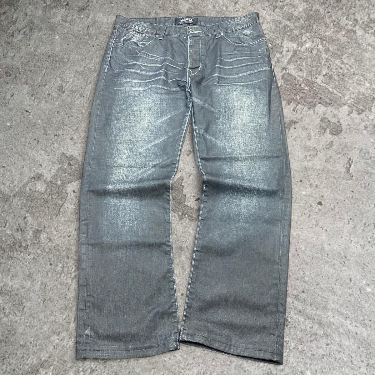 Sick 2000s Y2K washed black/ grey straight cut/ bootcut jeans, measures 37W x 28.5L