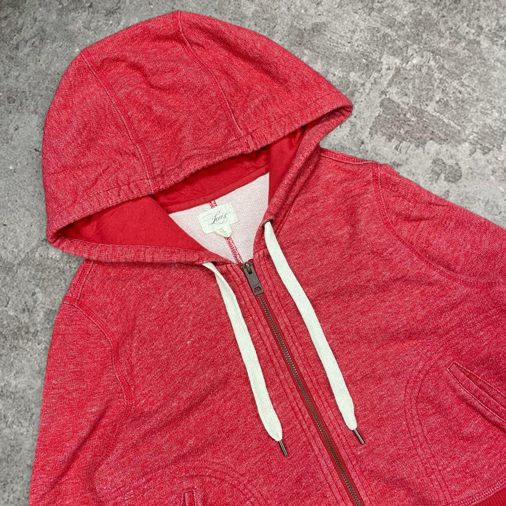 Cute 2000s Levi’s boxy/ cropped hoodie, fits M womens best