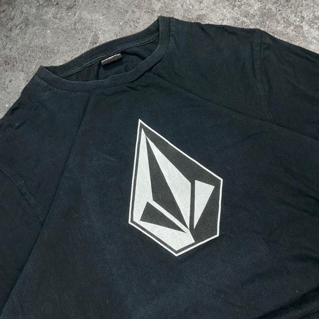 Sick 2000s Volcom graphic surf tee, fits M mens best