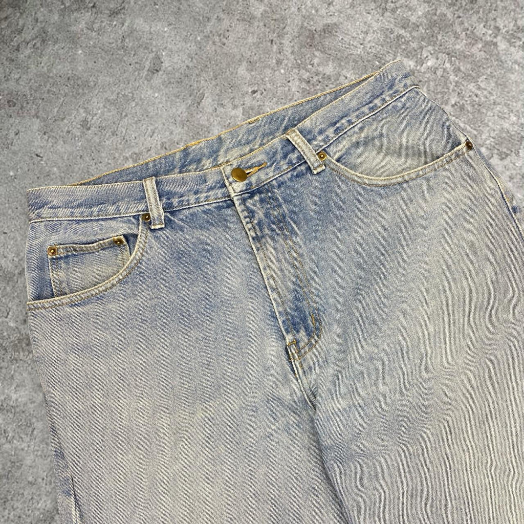 Sick 2000s washed straight cut/ tapered jeans, measures 34W x 27.5L