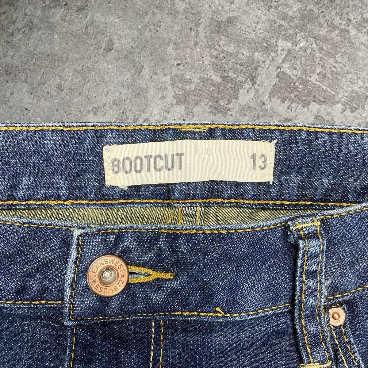 Sick 2000s low rise bootcut washed jeans, measures 35W x 30L