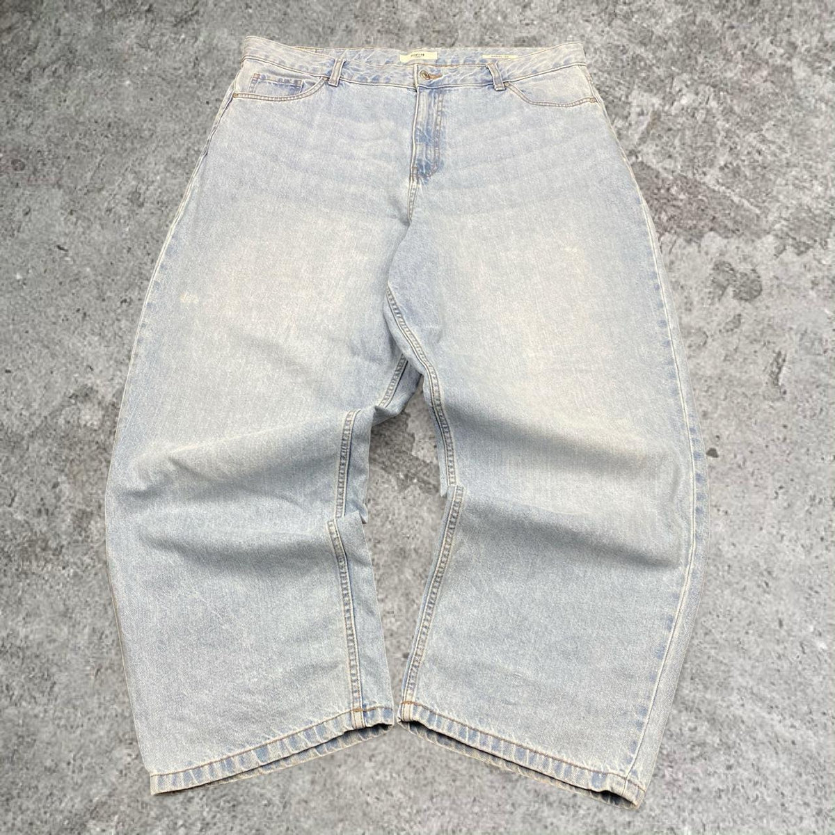 Insanely baggy wide leg Fitetrap washed jeans, measures 40W x 40.5” outseam length