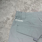 Sick 2000s embroidered Colombia hiking shorts, measures 37W x 21” outseam length