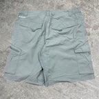 Sick 2000s embroidered Colombia hiking shorts, measures 37W x 21” outseam length