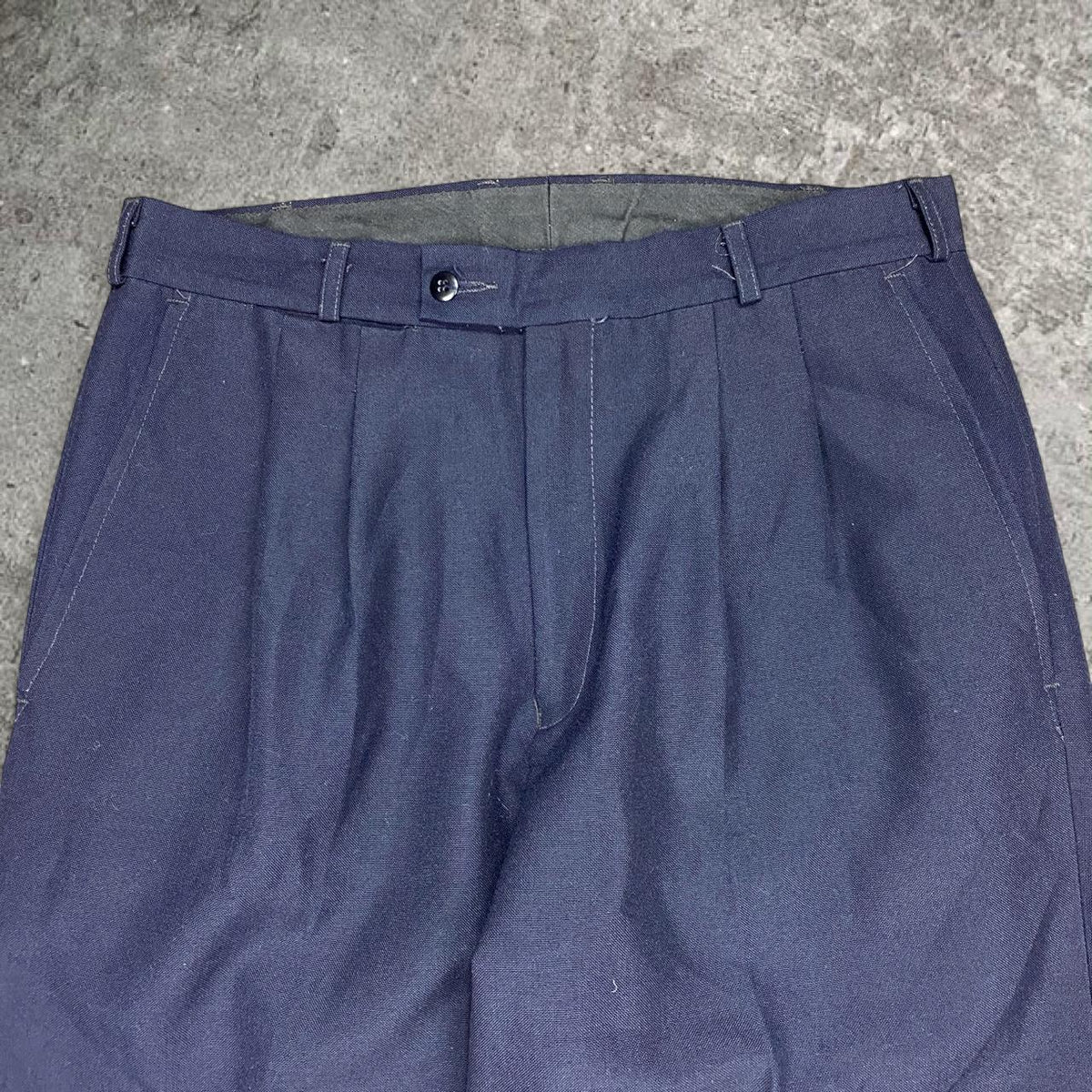 Lovely vintage wide leg double pleated navy wool blend pants, measures 32W x 31L