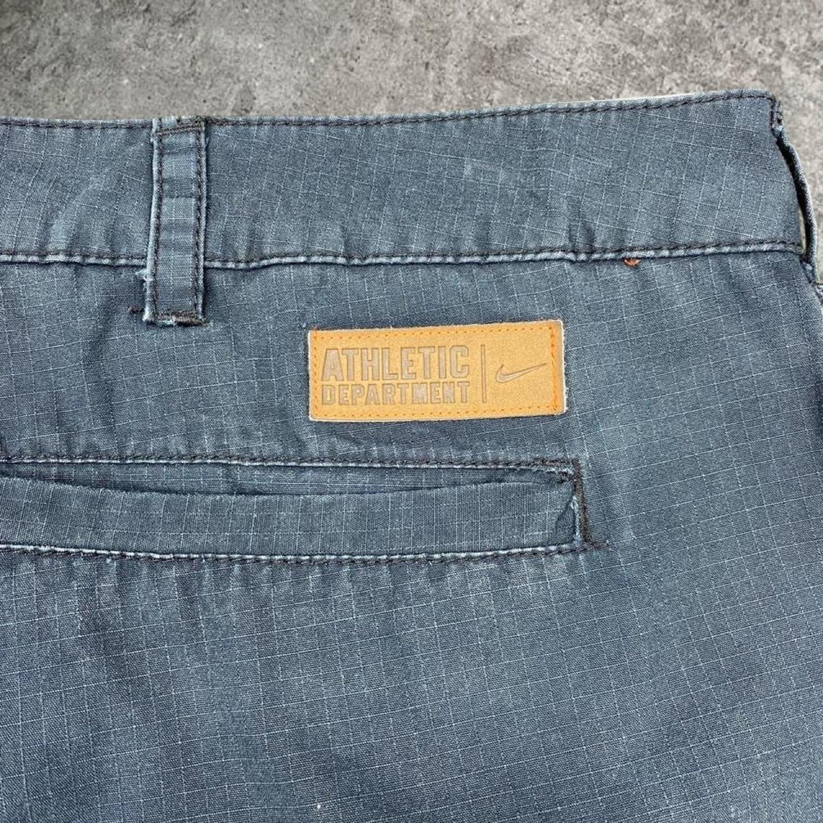 Sick 2000s embroidered Nike cargo shorts, measures 38W x 21” outseam