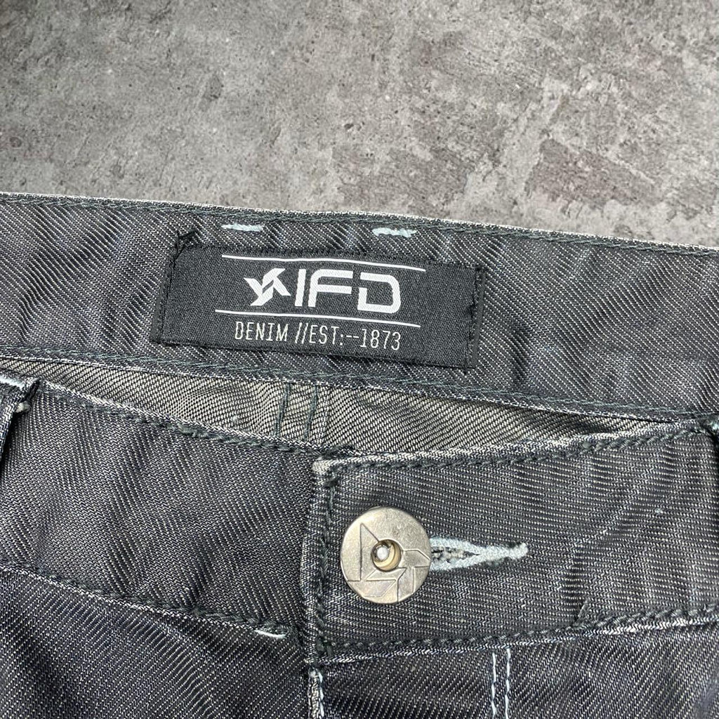 Sick 2000s Y2K washed black/ grey straight cut/ bootcut jeans, measures 37W x 28.5L