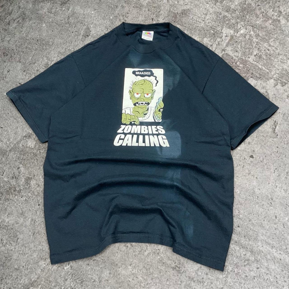 Sick 2000s zombies calling skate tee, fits S/M mens best