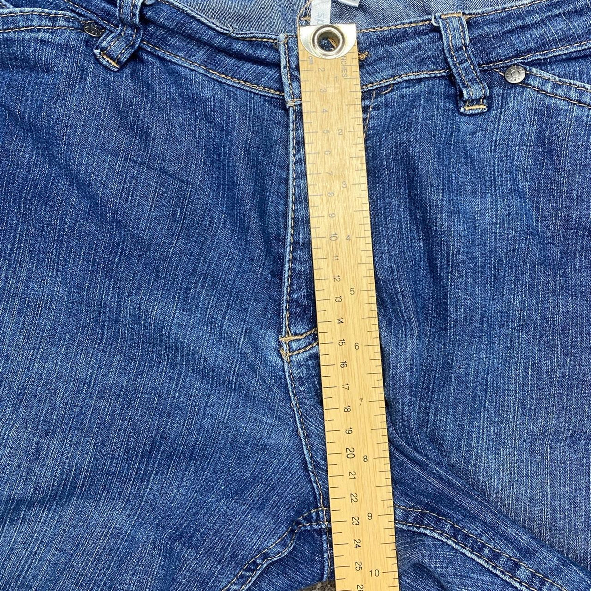 Cute 2000s bootcut low rise embroidered washed jeans, measures 34W x 35.5” outseam length